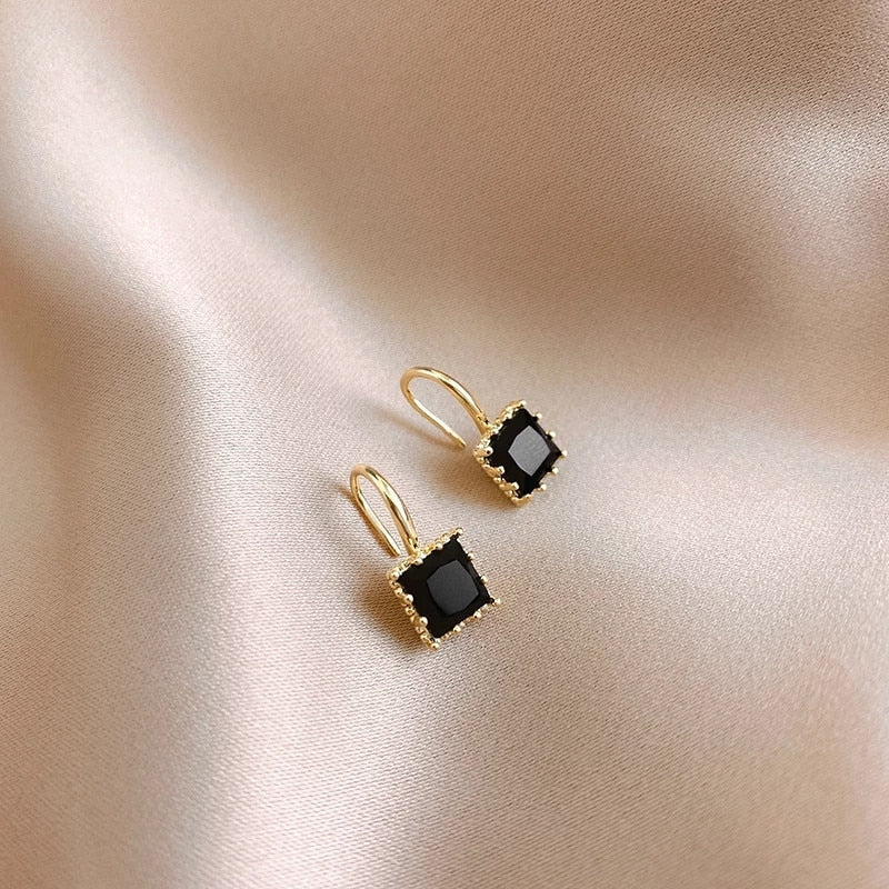 Simple Black White Irregular Polyhedron Pendant Small Earrings 2026 New Girl Unusual Earrings Fashion Korean Jewelry For Woman